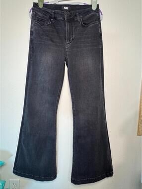$229 PAIGE GENEVIEVE PETITE SIZE 28 WOMENS 5/6 BLACK FLARE JEANS